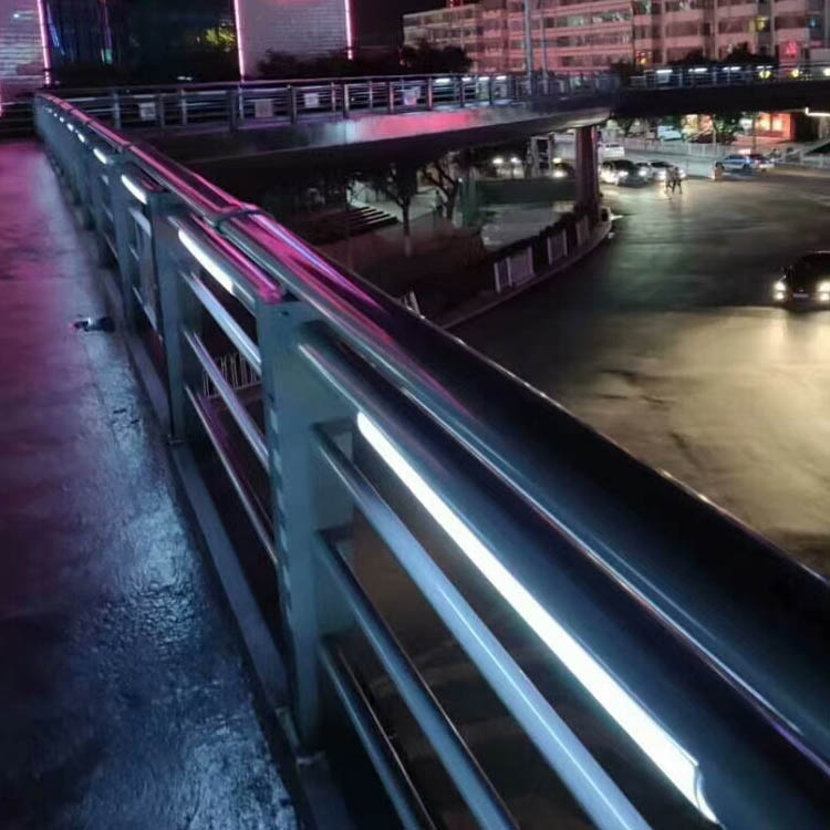 燈光護欄